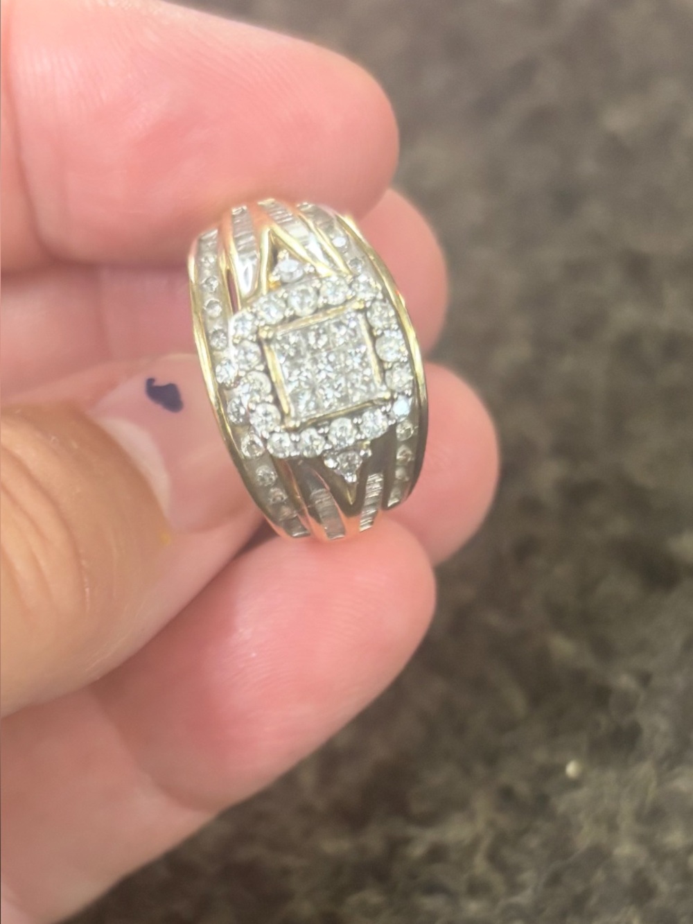 Nice ring size 8 one carat plus